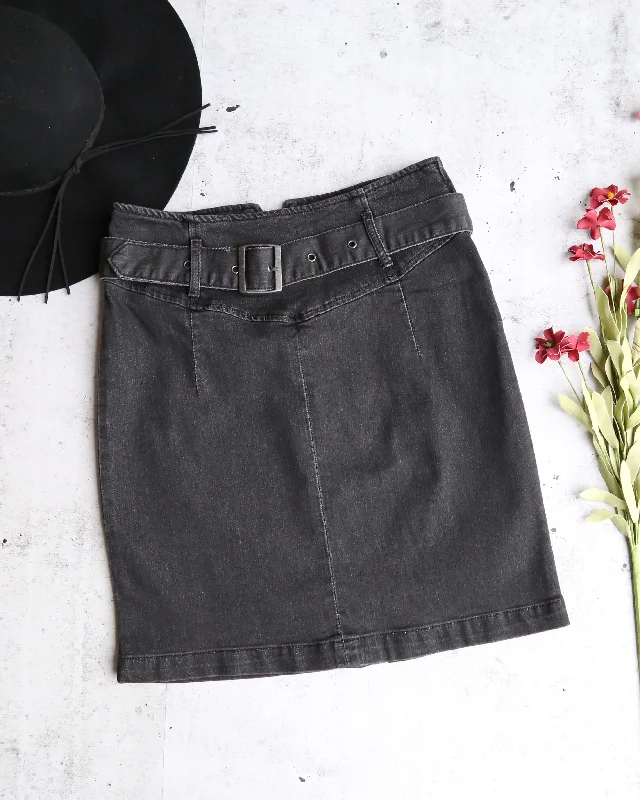 Free People - Livin It Up Denim Pencil Mini Skirt - Worn Black denim skirt durable